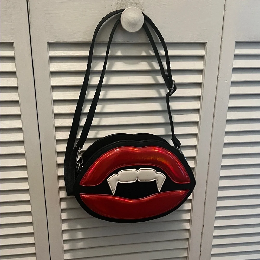 # 0845+ Women’s Vampire Lips Red and Black Shoulder Bag - Picture 1 of 15